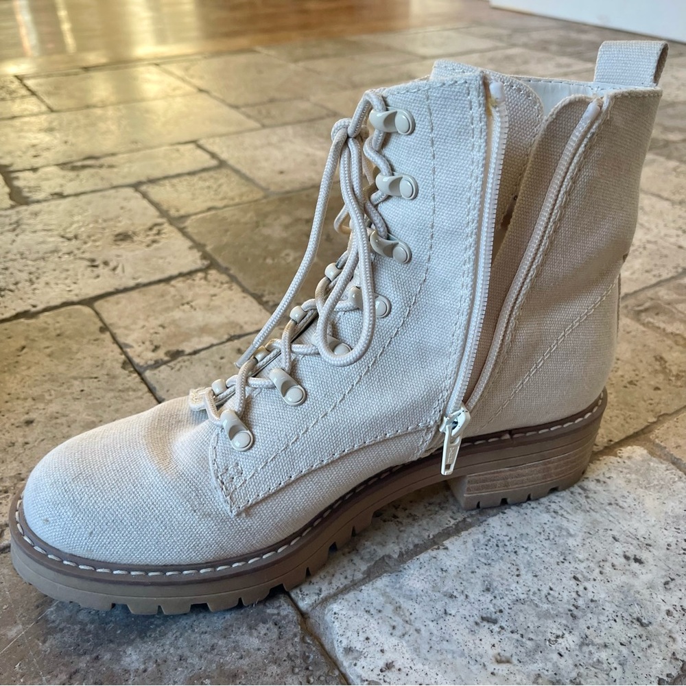 Universal Thread Women’s Lace-Up Side-Zip Combat Boots Beige Cream Size 8.5 - Picture 8 of 10